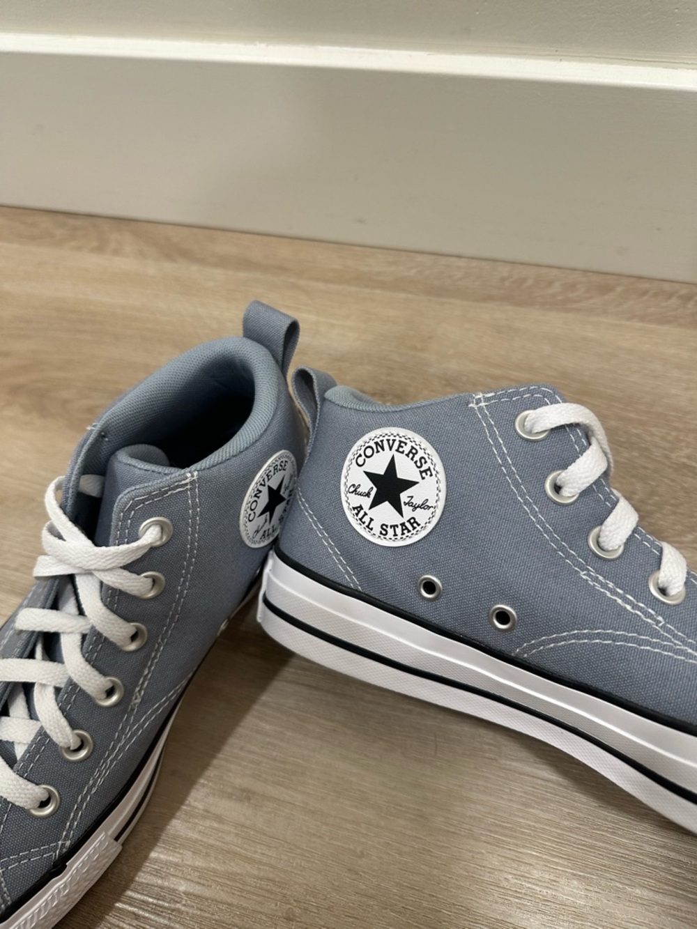 NWOT Converse Chuck Taylor 2.0 All Star Mid Top Sneakers - Light Blue & White - Picture 7 of 9
